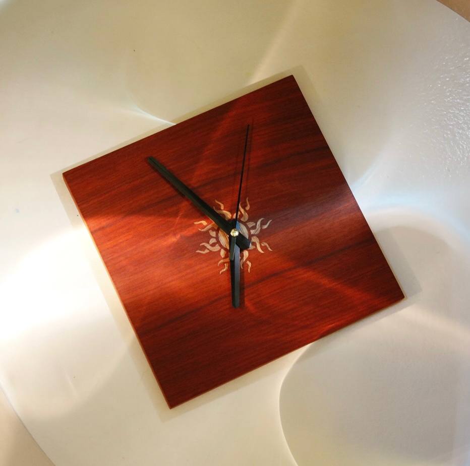 Часы из шпона